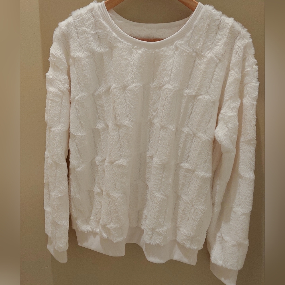 Knapp Studio Textured Crew Neck Sweatshirt